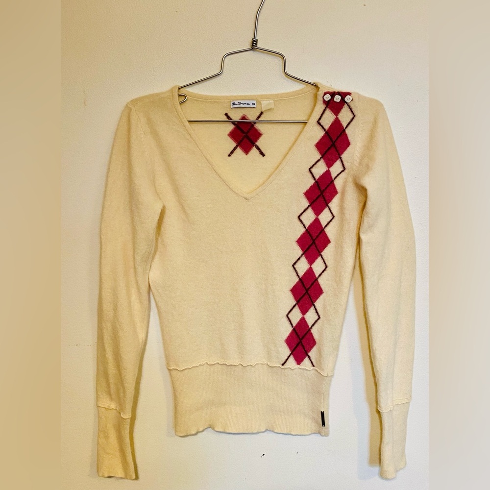 Ben Sherman Size XS V-Neck Cream and Fuchsia/ Purple Argyle Sweater